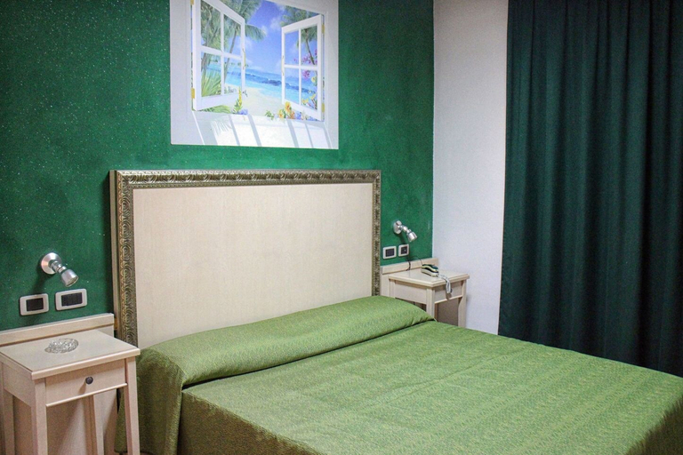 Bedroom 4, Orange Motel, Varese