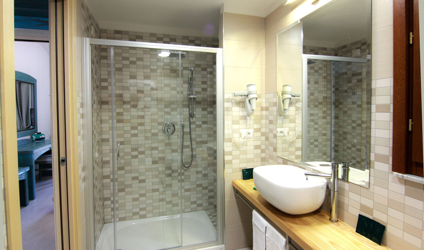 Bathroom 5, Hotel Punta Negra, Sassari