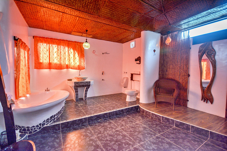 Bathroom 4, Jade's Casa de Arte, Malay