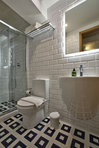 Bathroom 2, Barrakka Suites