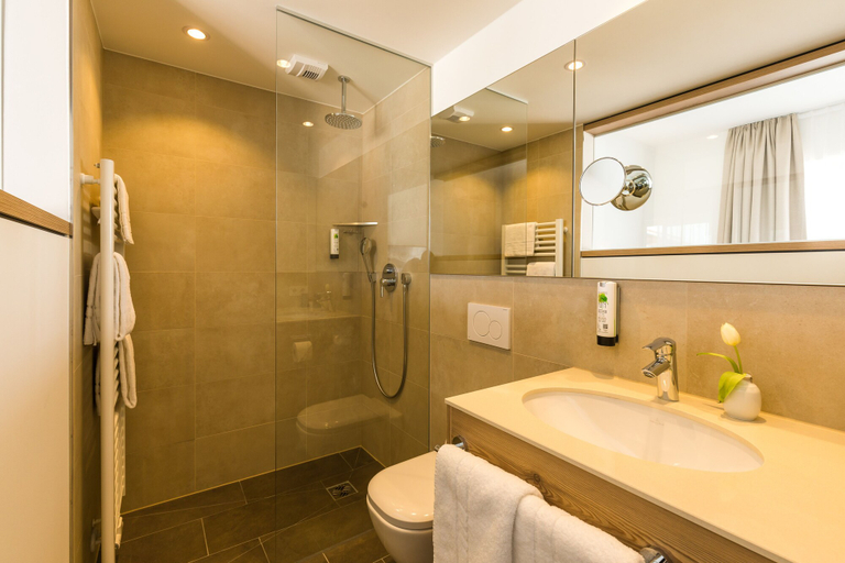 Bathroom 3, HELDs Vitalhotel, Traunstein