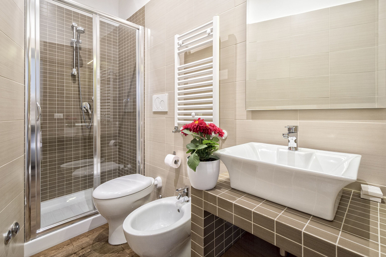 Bathroom 5, Little Queen Relais, Roma