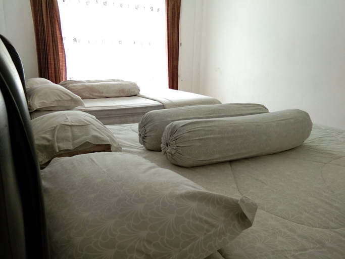Bedroom 3, Villa Danau 5 Bedroom for 50 pax, Cianjur