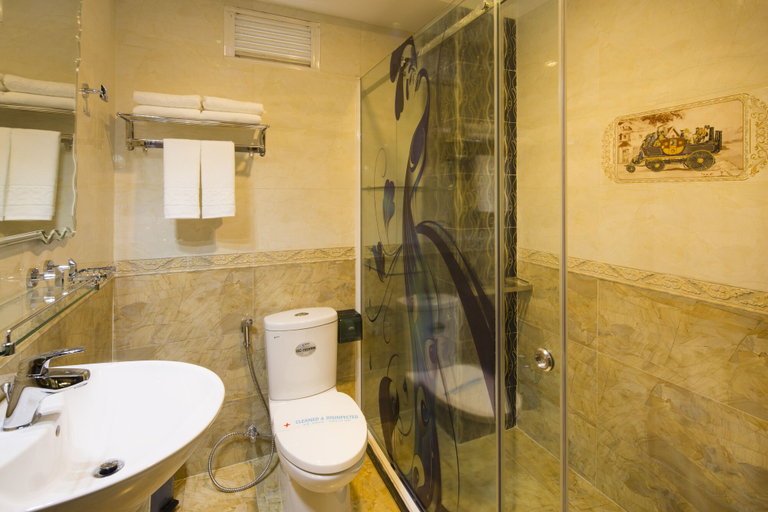 Bathroom 4, Hoang Dung Hotel – Hong Vina, District 1