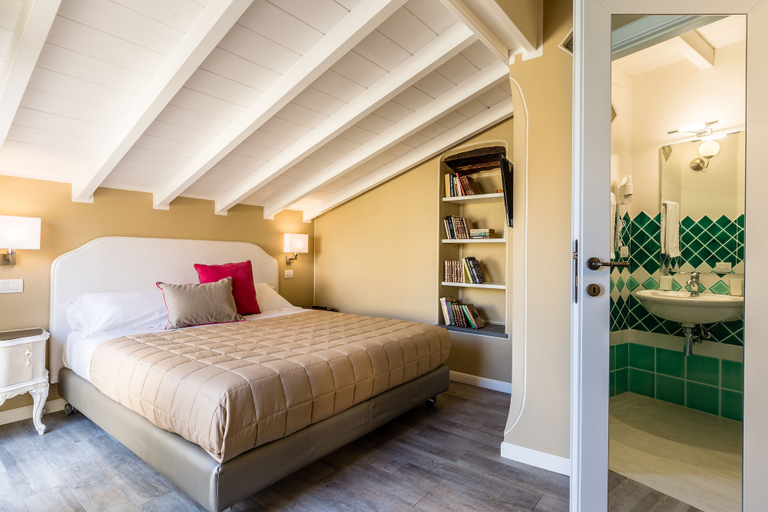 Bedroom 5, Palazzo Dessy, Cagliari