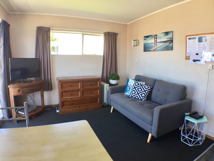 Others 5, Sea Vista Apartments, Waitakere