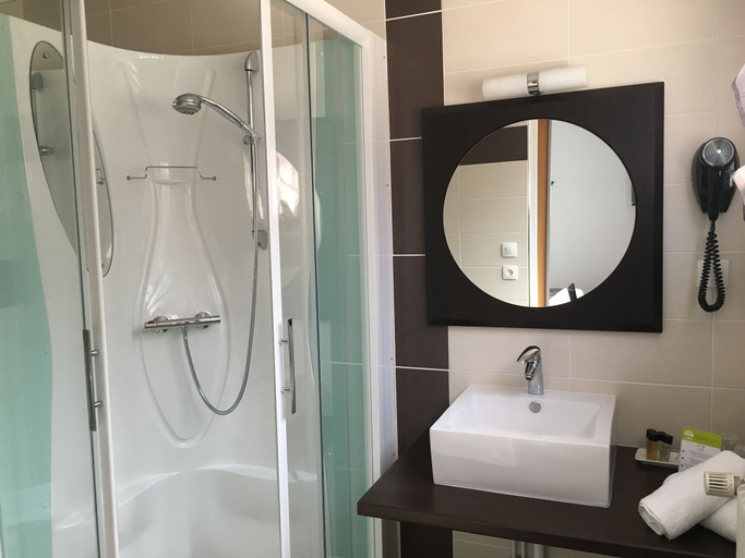 Bathroom 3, Hotel Restaurant Le Moulin, Saône-et-Loire
