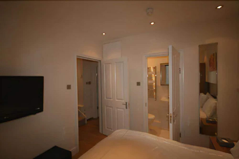 Bedroom 4, 69TheGrove, London