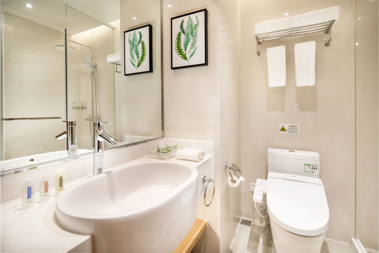 Bathroom 3, Holiday Inn SHANGHAI HONGQIAO CENTRAL by IHG, Shanghai
