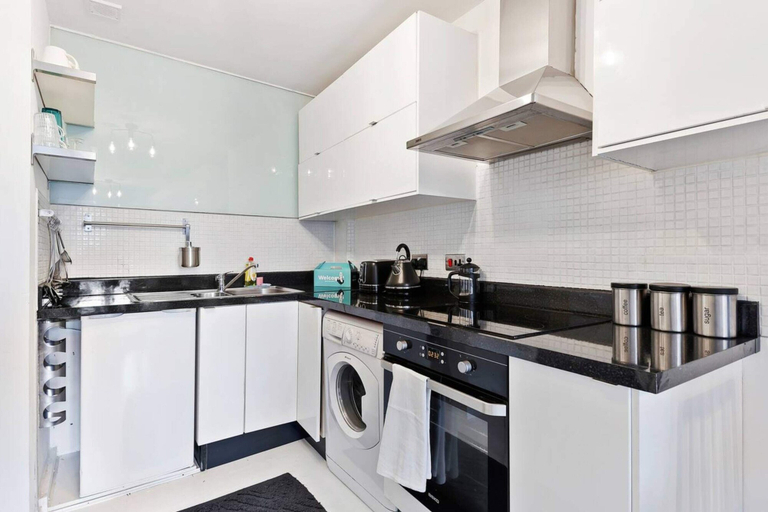 Others 5, Modern 2 Bedroom Apartment in Hoxton, London