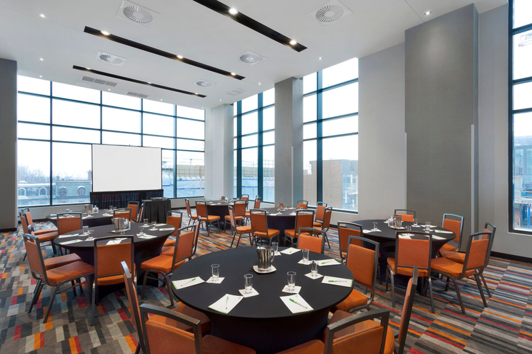 Food & Drinks 2, Holiday Inn & Suites MONTREAL CENTRE-VILLE OUEST by IHG, Montréal
