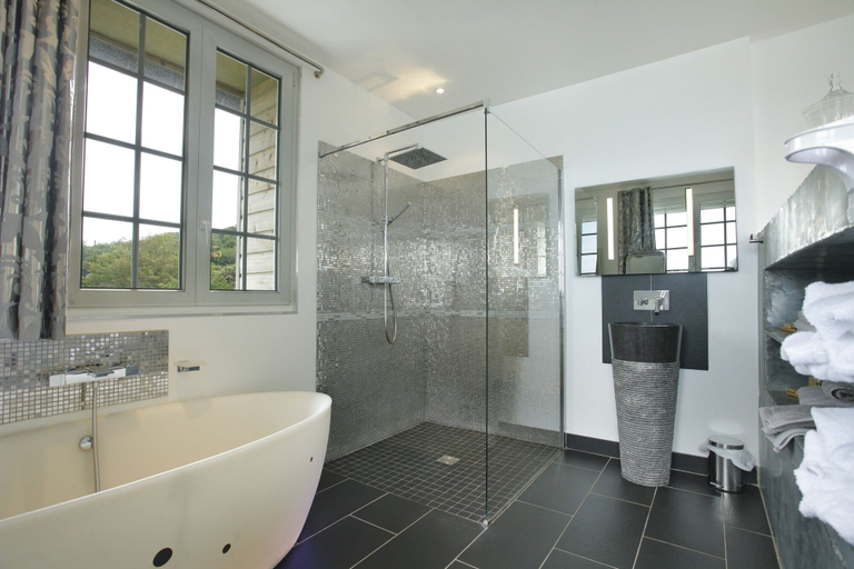 Bathroom 4, Le Cise, The Originals Relais, Somme