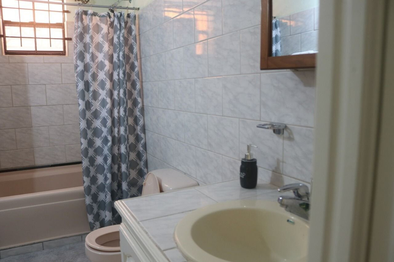 Bathroom, La Gaviota