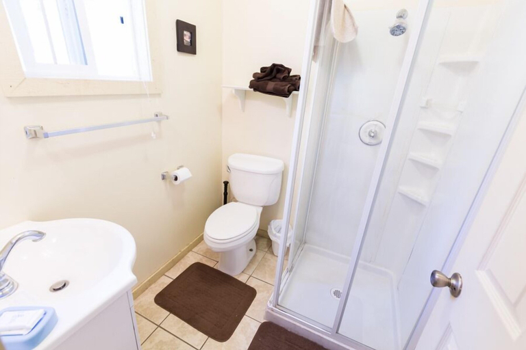 Bathroom, Crown King Cabins Suites and Bunkhouse, Yavapai