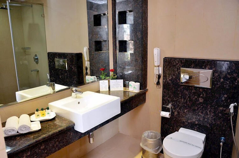 Bathroom, The Gold Palace & Resorts, Jaipur
