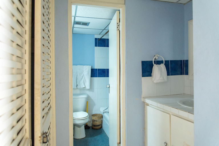 Bathroom, Hipstrip Beach Studio