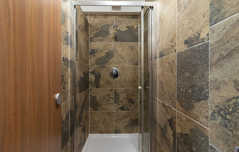 Bathroom 4, Goldsmiths House - Campus Accommodation - Caters to Women, London