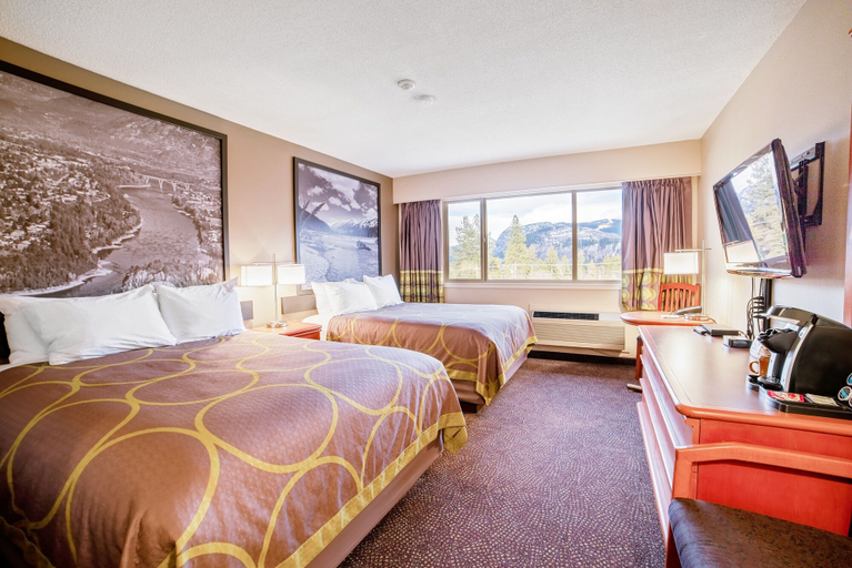 Bedroom 3, Super 8 by Wyndham Castlegar BC, Central Kootenay