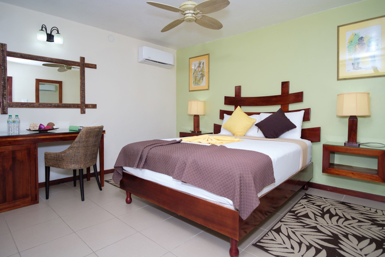Bedroom 3, Hibiscus Lodge