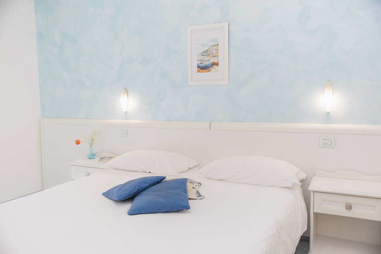 Bedroom 3, Hotel De Rosa, Salerno