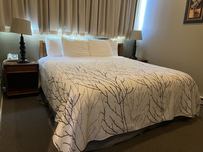 Bedroom 3, Continental Inn, Cheboygan
