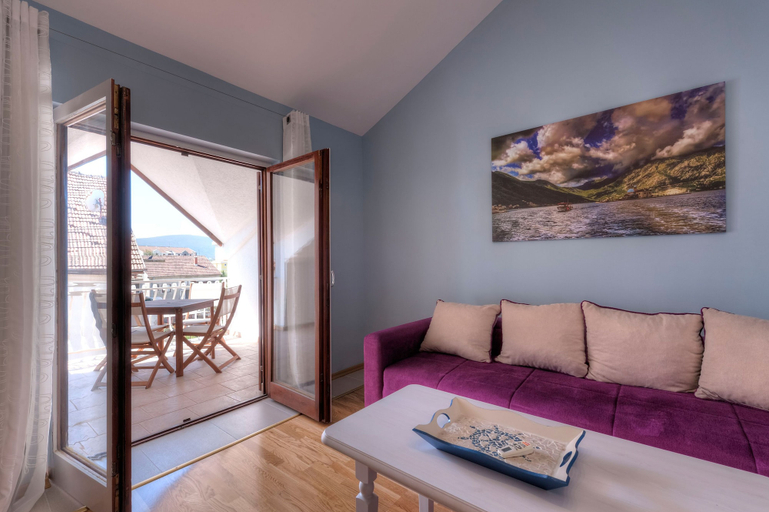 Others 4, Wukovic apartments