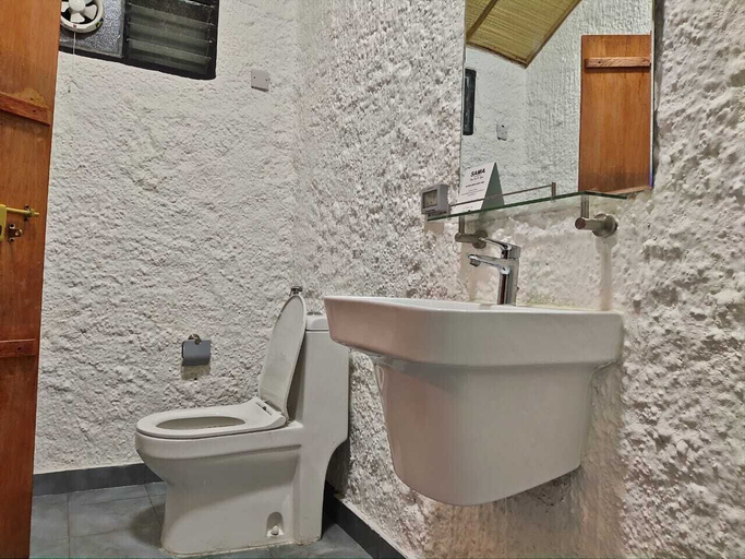 Bathroom 3, SAMA Al Areesh Desert Camp, Biddiya