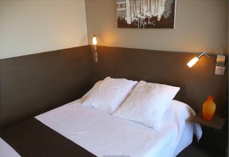 Bedroom 4, Hôtel Victor Hugo, Haute-Garonne