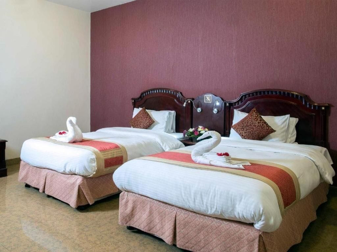 Bedroom 2, Safeer International Hotel, Bausher