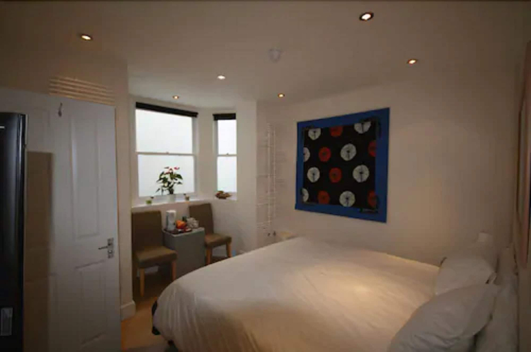 Bedroom 5, 69TheGrove, London