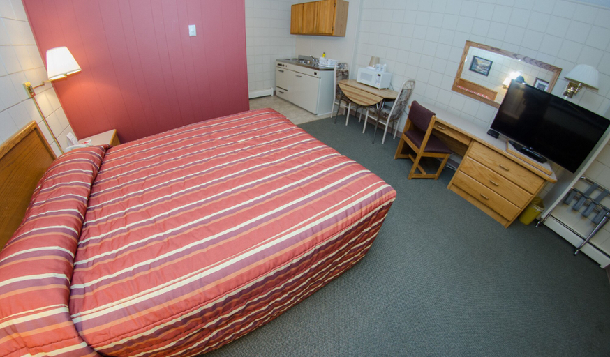 Bedroom 3, Plains Motel, Division No. 2