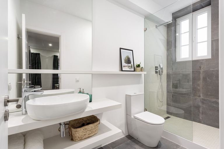 Bathroom 3, Studios Terra & Mar, Lisbon