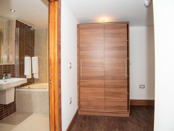 Bathroom 5, Livin’ Serviced Apartments, Hertfordshire
