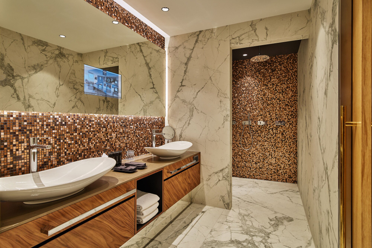 Bathroom 4, Clayton Hotel Amsterdam American, Amsterdam