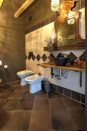 Bathroom 4, Palazzo Gatteschi, Arezzo