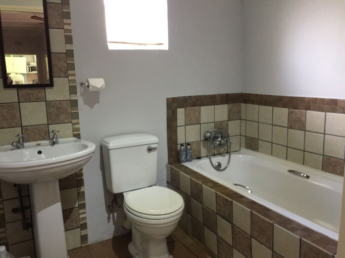 Bathroom 4, Sabie Self-Catering Apartments, Ehlanzeni