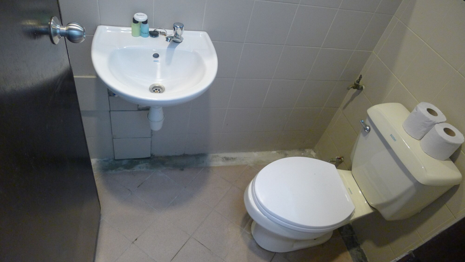 Bathroom 3, Wesberly Apartments, Kuching