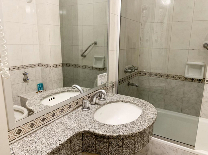 Bathroom 4, Hotel Premier, Capital