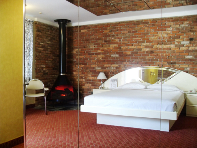 Bedroom 5, Commack Inn, Suffolk