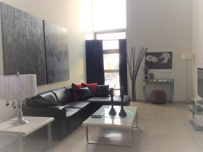Others 5, Downtown Executive Condo Loft, Division No. 11