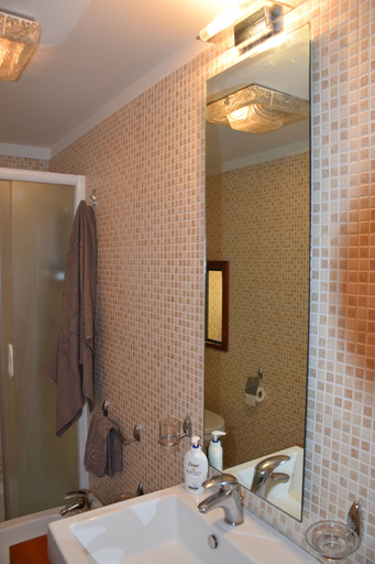Bathroom 5, La Baia di Napoli, Napoli