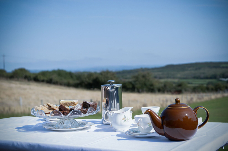 Food & Drinks 4, Whiteford Glamping Tent - Llangennith, Swansea