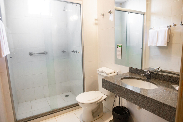 Bathroom 5, Master Cosmopolitan, Porto Alegre