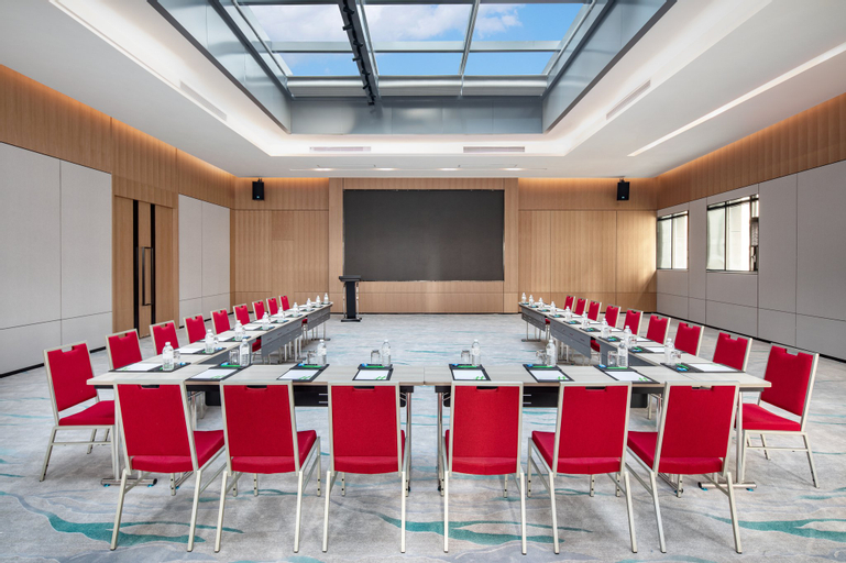 Business Facilities 5, Holiday Inn SHANGHAI NANJING ROAD, Shanghai