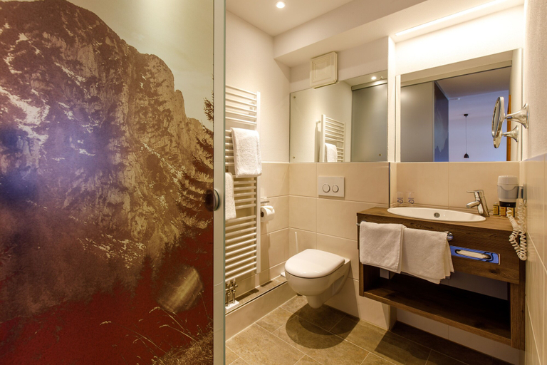 Bathroom 3, HELDs Vitalhotel, Traunstein