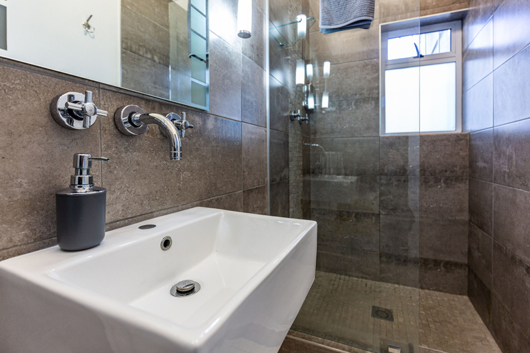 Bathroom 2, 4 On Varneys, City of Cape Town