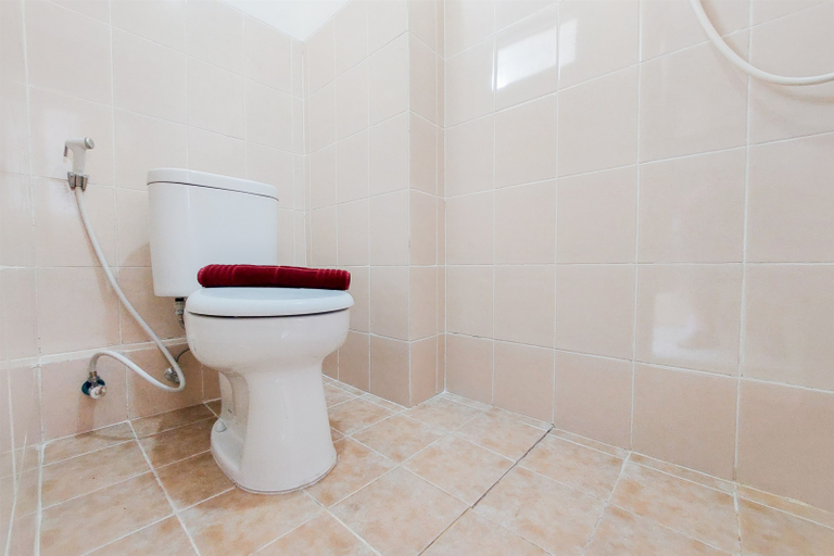 Bathroom 5, Simply Stay Studio at Loftvilles City Apartment By Travelio, Tangerang Selatan