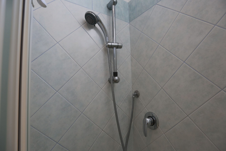 Bathroom 4, Hotel King, Ravenna
