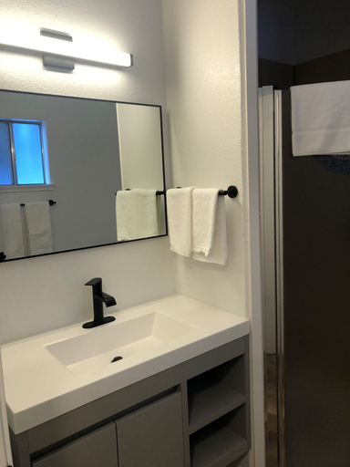 Bathroom 3, Sierra Inn on the River, El Dorado