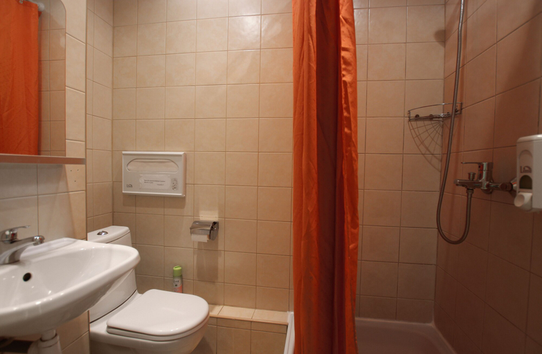 Bathroom 3, Bolshoy 45, Sankt-Peterburg gorsovet